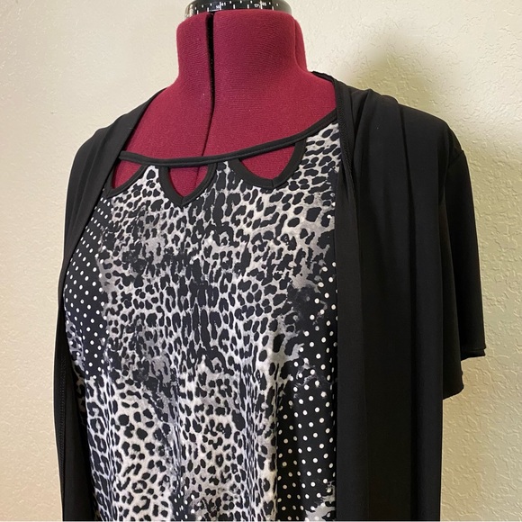 Susie in The City | Black and White Leopard Blouse with Black Cover up 2X 📓 - Picture 6 of 12